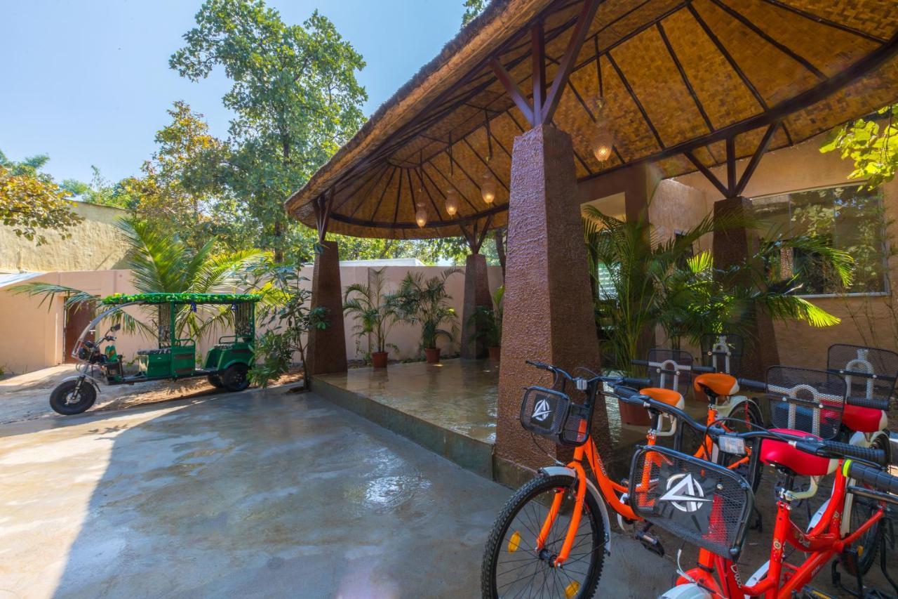 ホテル Sterling Padam Pench Khawāsa エクステリア 写真